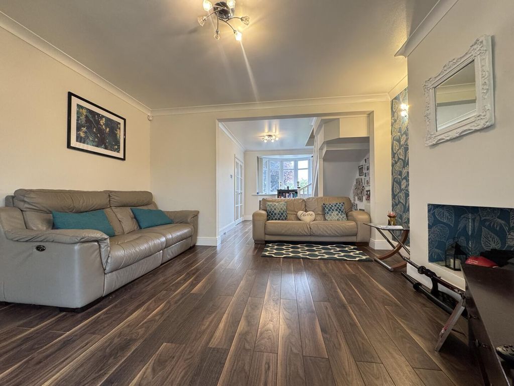 Property photo 3 of 35