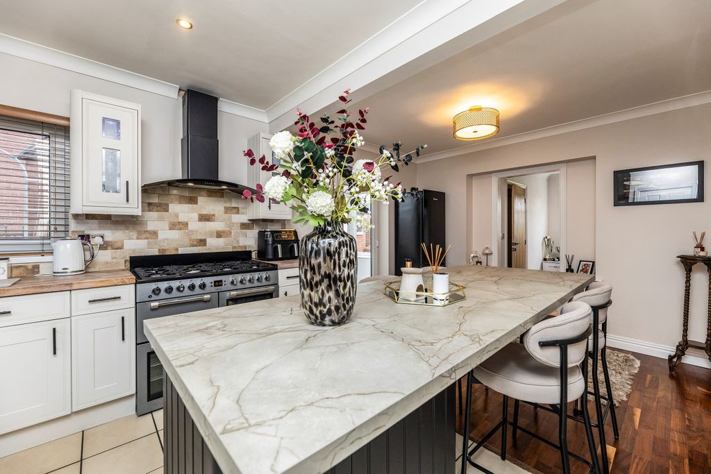 Property photo 3 of 20 74c8d367-6168-F111-Ab0d-7c1E521E239B