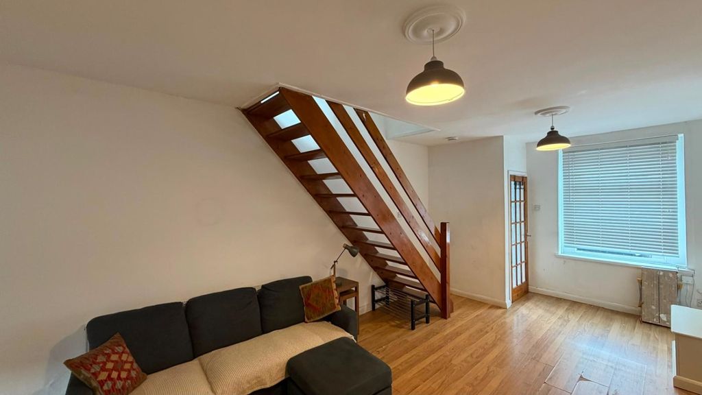 Property photo 2 of 11 5Aa0c187-9611-4c79-9655-d67E9A053560