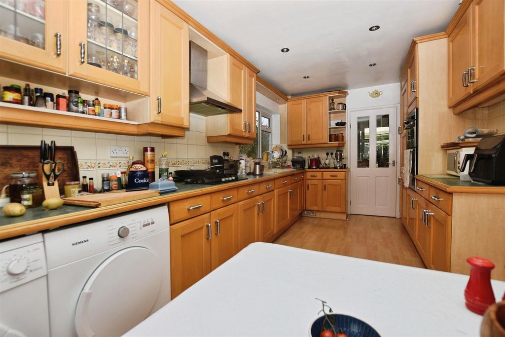 Property photo 3 of 16 Kitchen / Diner