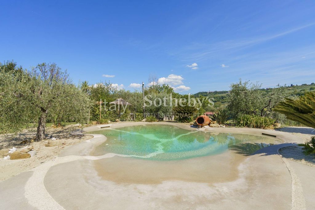 Property photo 2 of 30