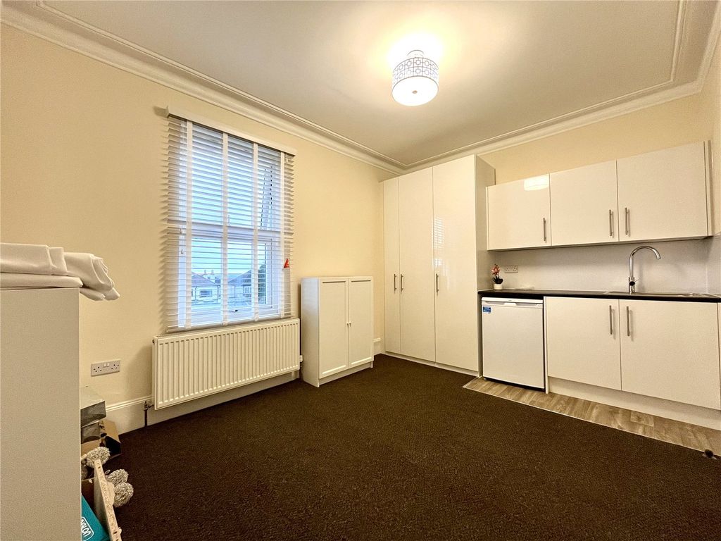 Property photo 2 of 8 Room