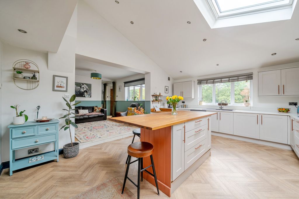 Property photo 2 of 23 1522564-14-1A0Ab3...