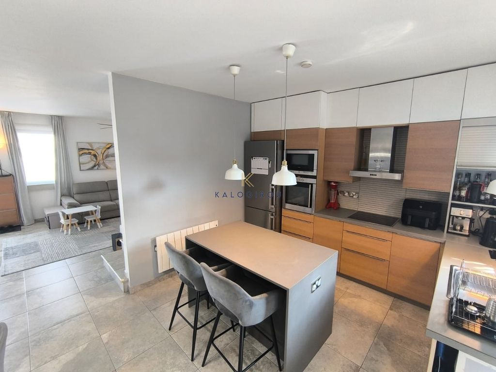 Property photo 3 of 24