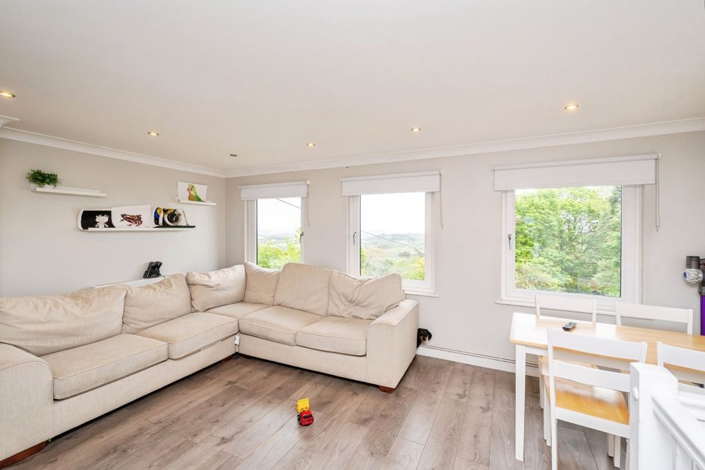Property photo 3 of 20 Pbox-Img.Jpg