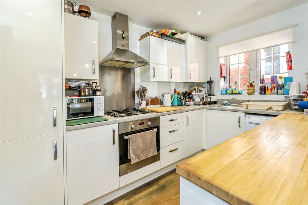 Property photo 3 of 11 Picture No. 10