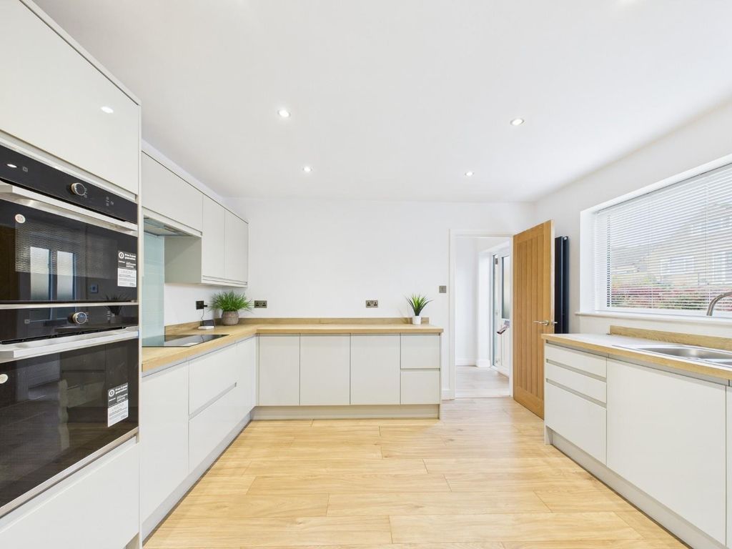 Property photo 2 of 39 Kitchen