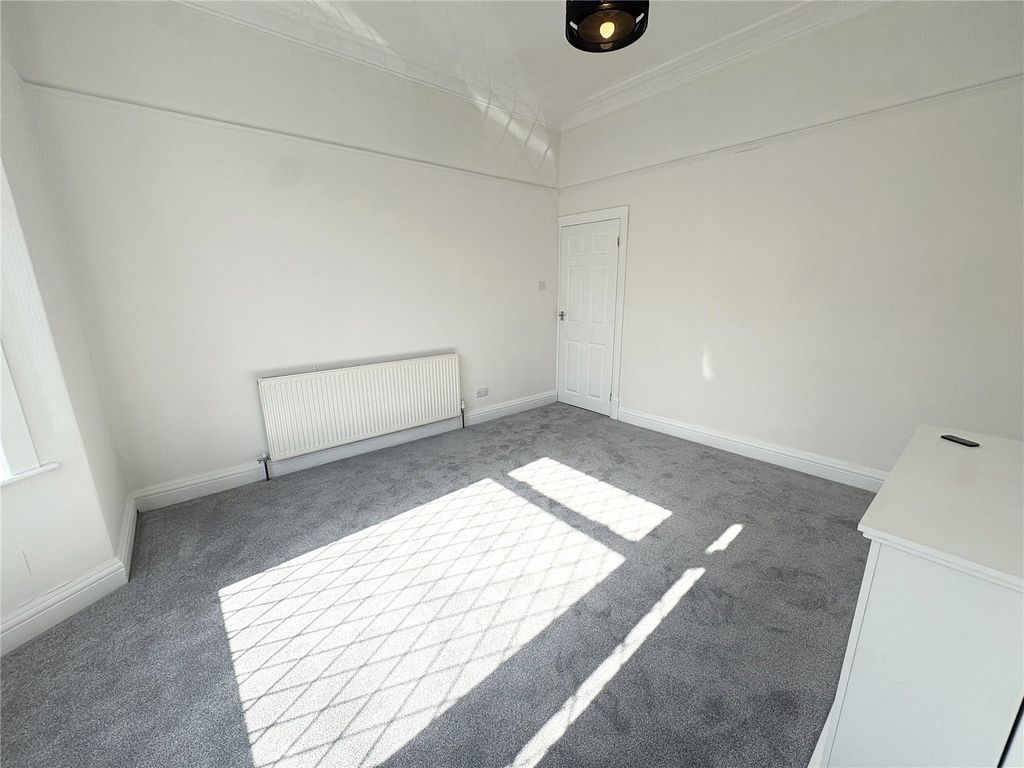 Property photo 3 of 14 Lounge
