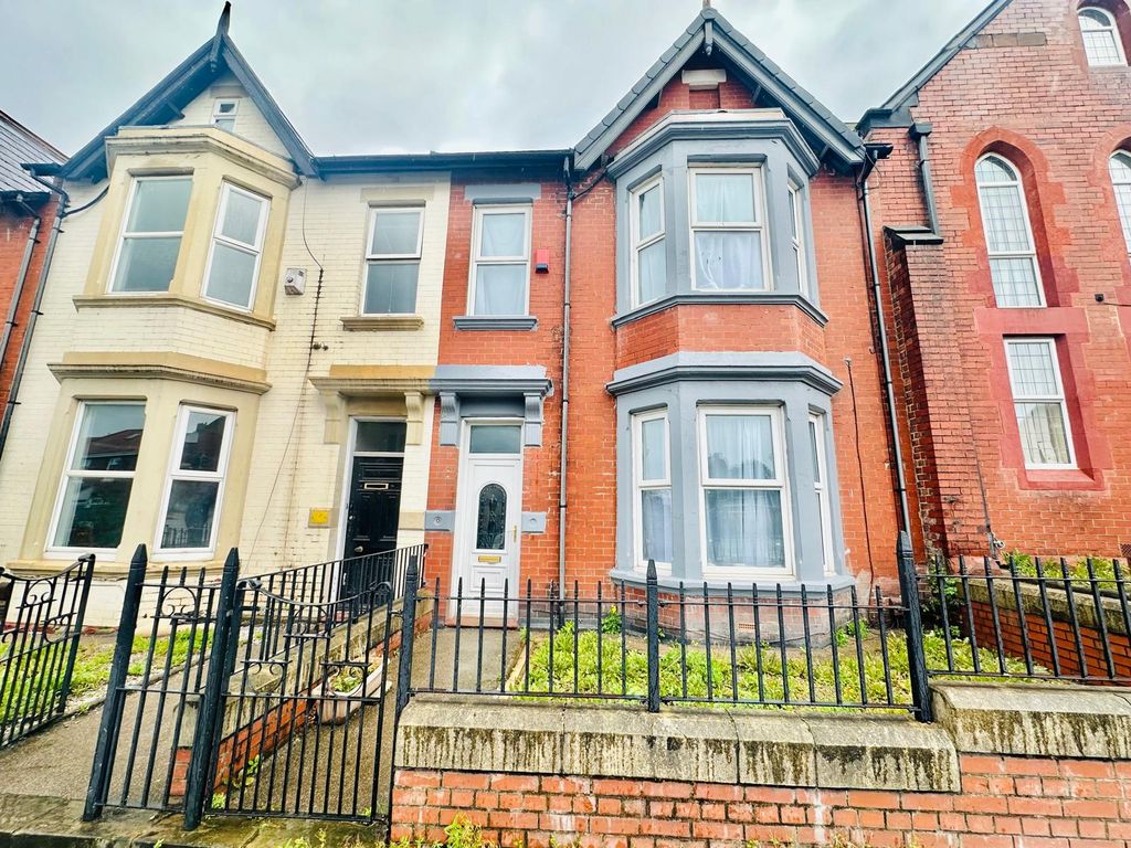 Property photo 1 of 14 6 Bed House