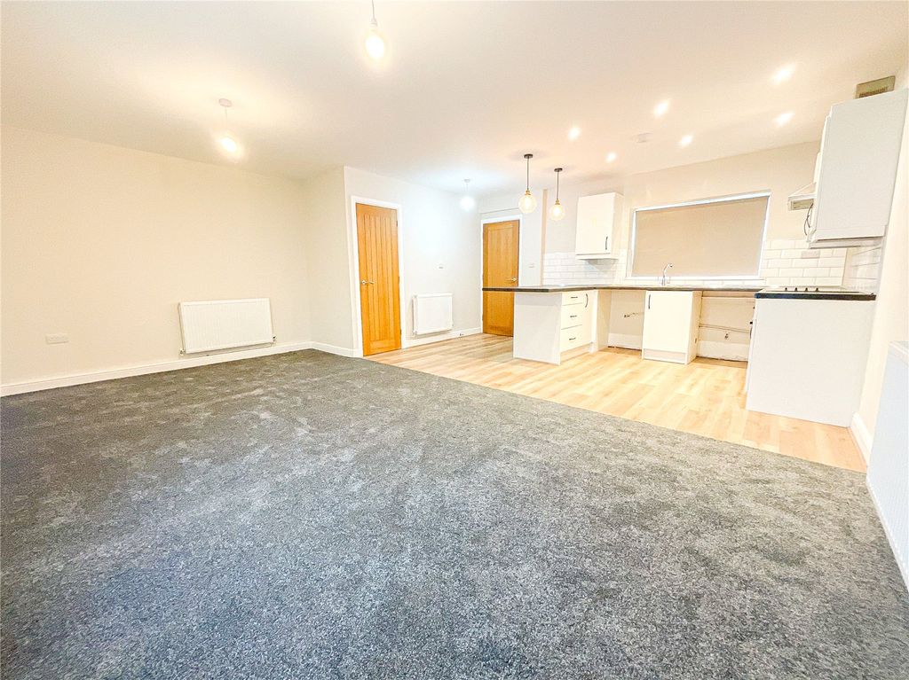 Property photo 2 of 18 Picture No. 14