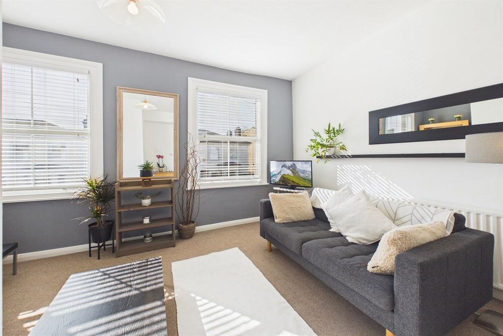 Property photo 3 of 16 Living Room