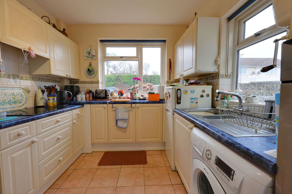 Property photo 3 of 27