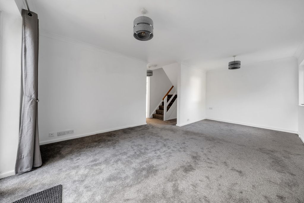 Property photo 3 of 27
