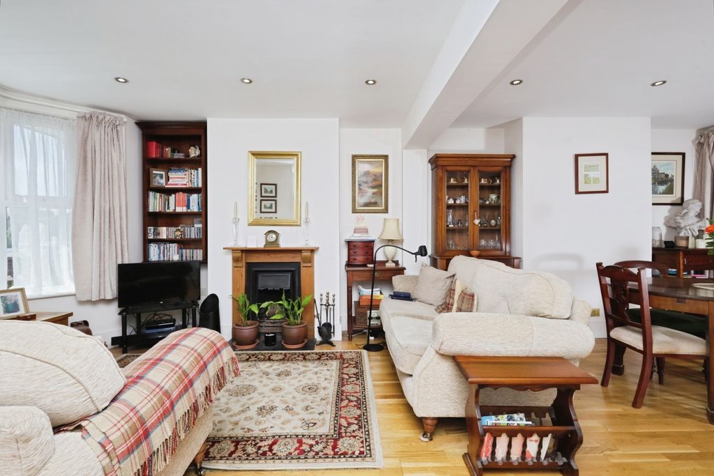 Property photo 2 of 24 Pbox-Img.Jpg
