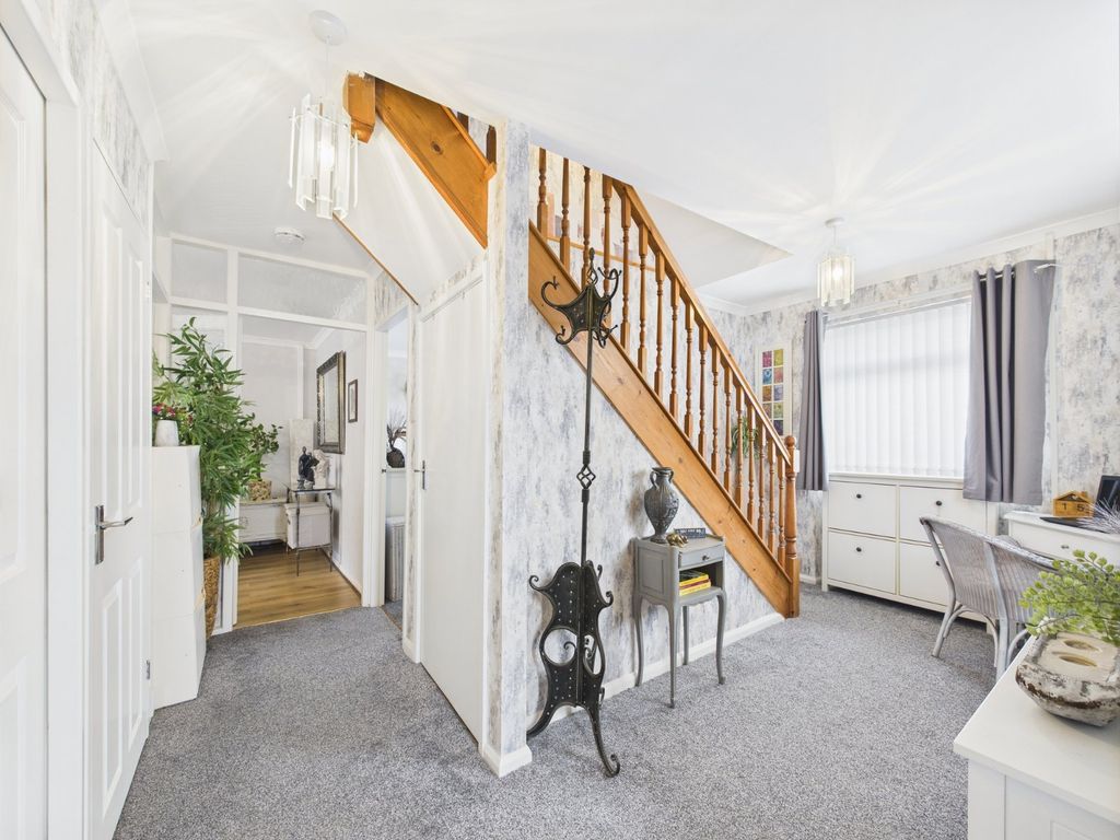 Property photo 2 of 18 Entrance Hall