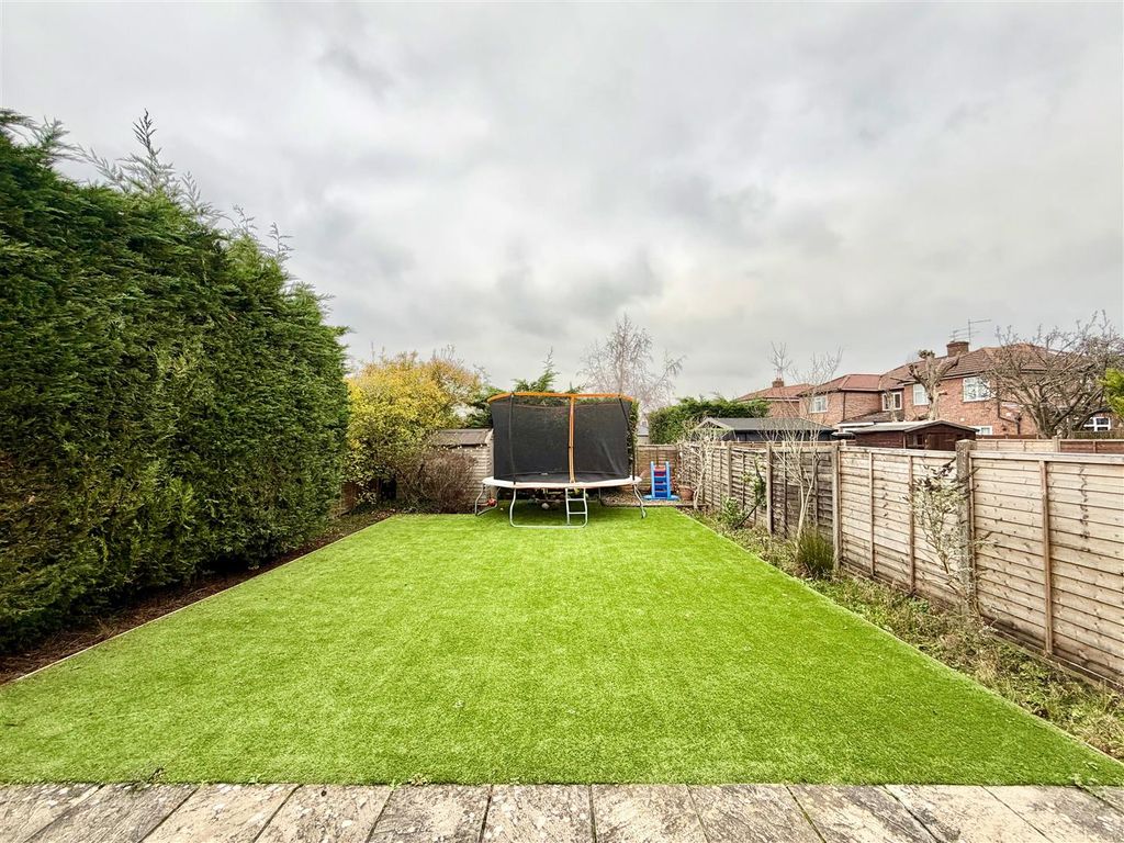 Property photo 3 of 15 Garden: