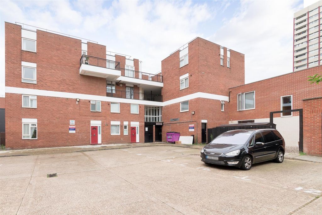 Property photo 1 of 15 Gwilym Maries House