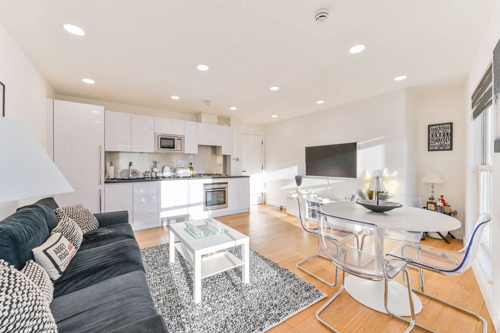 Property photo 2 of 11