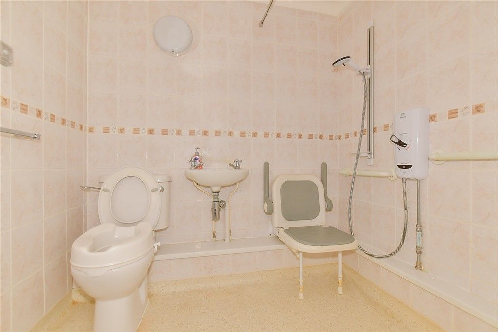 Property photo 1 of 8 Wet Room