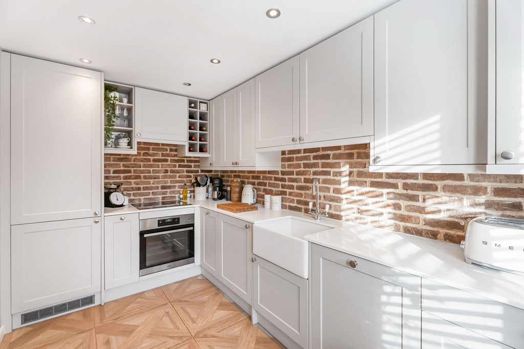 Property photo 2 of 24