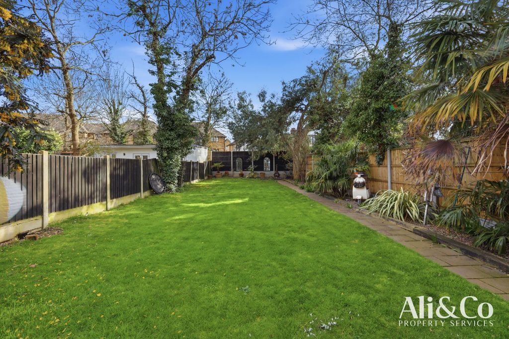 Additional image 26 of 4 bed semi-detached house for saleCollege Avenue, Grays RM17
