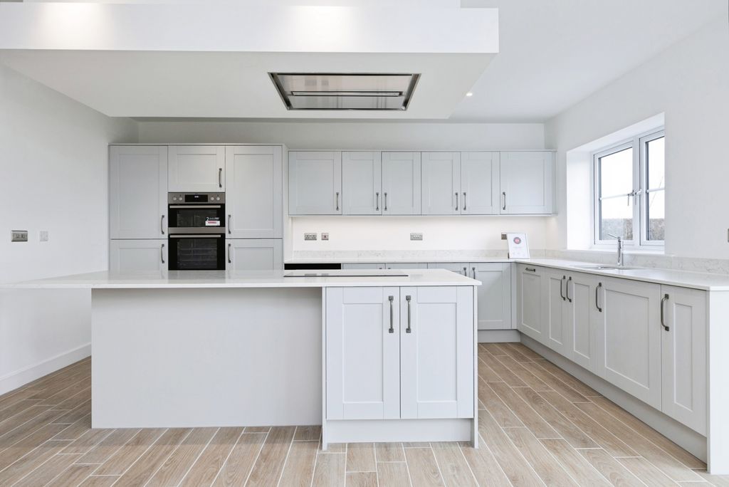 Property photo 2 of 15 Kitchen (1)