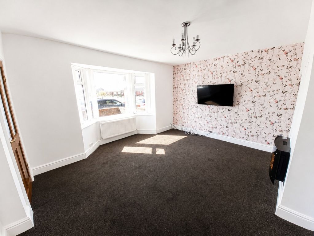Property photo 2 of 11 Lounge