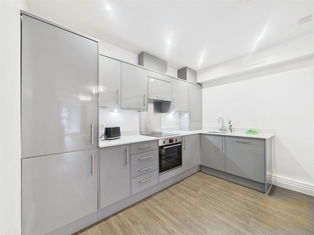 Property photo 2 of 12 Cam01118G0-Pr0391-Still001.Jpg