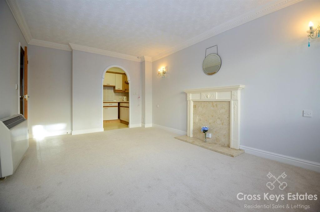 Property photo 3 of 23 Living Room