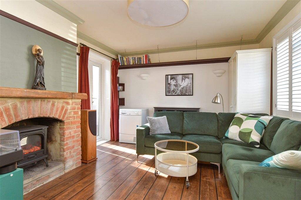Property photo 3 of 15 Lounge