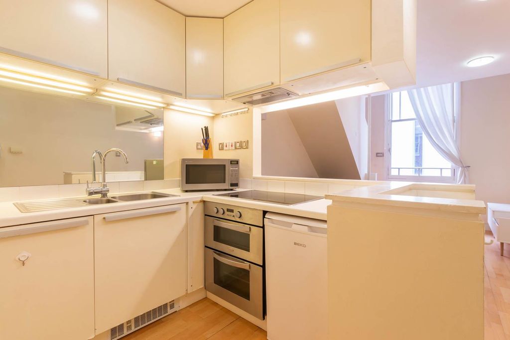 Property photo 2 of 10 Kitchen