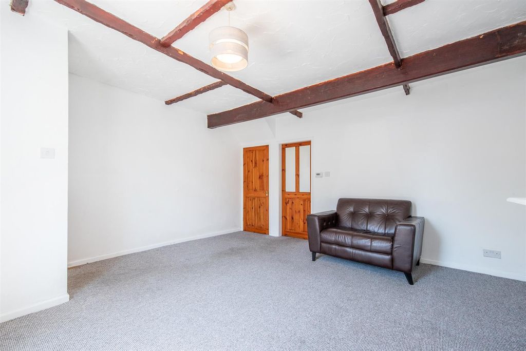 Property photo 3 of 16 Lounge