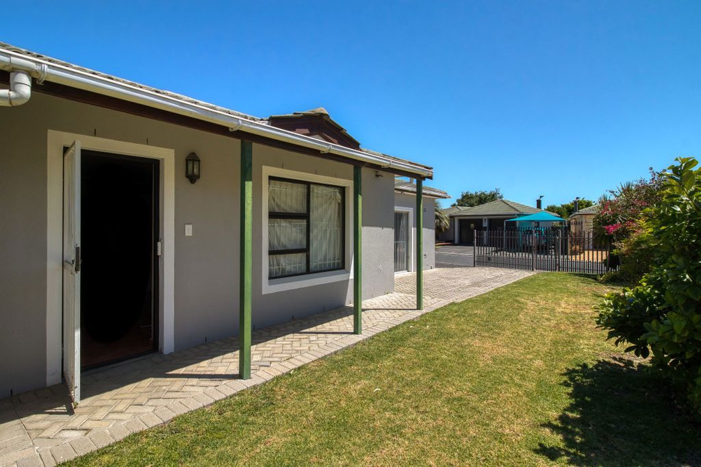 Property photo 3 of 32 Sw1721684