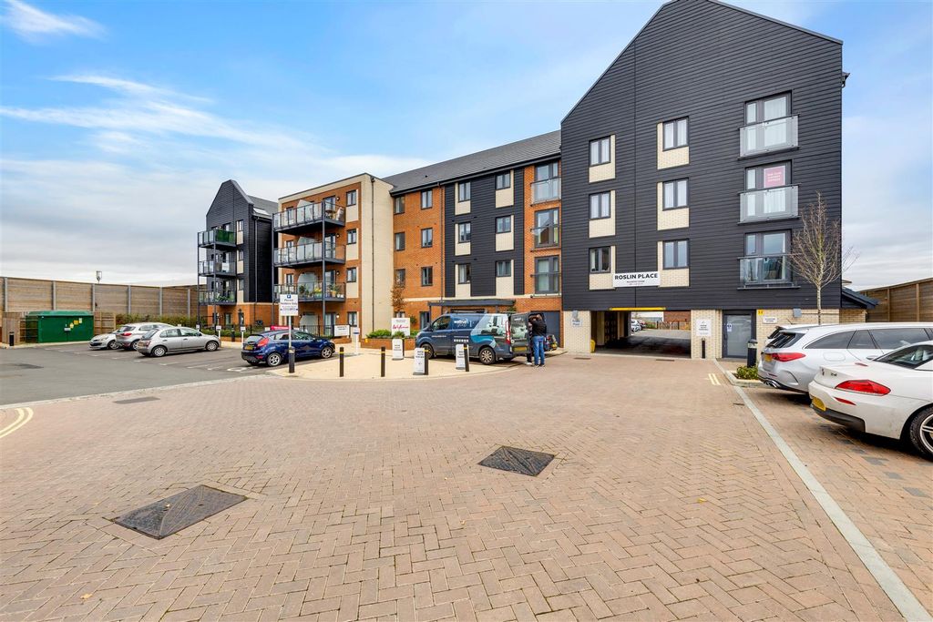 Property photo 1 of 14 01-F87Dpfmcs - 8 Roslin Place-112.Jpg