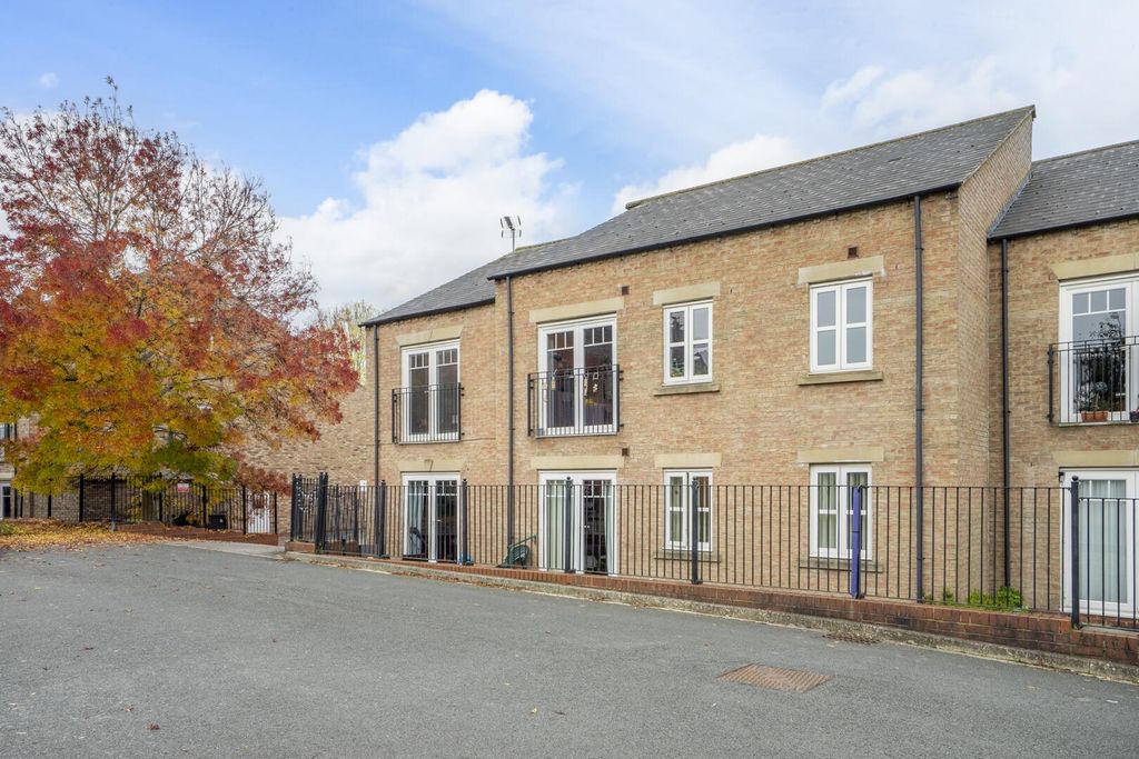 Property photo 1 of 11 Front (Exterior)