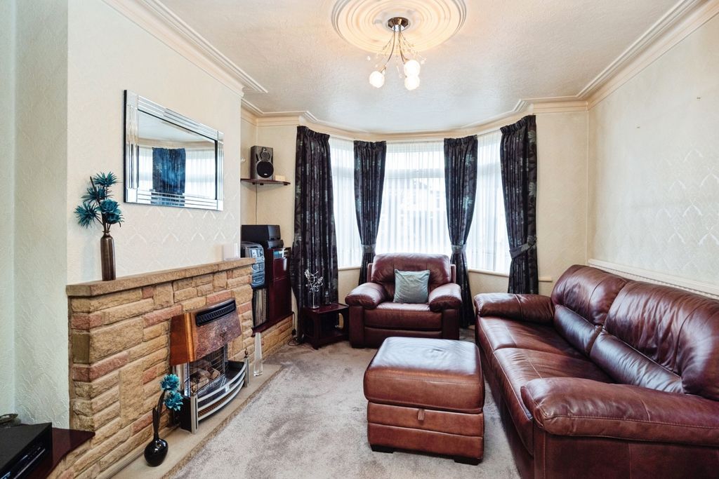 Property photo 3 of 32 Pbox-Img.Jpg