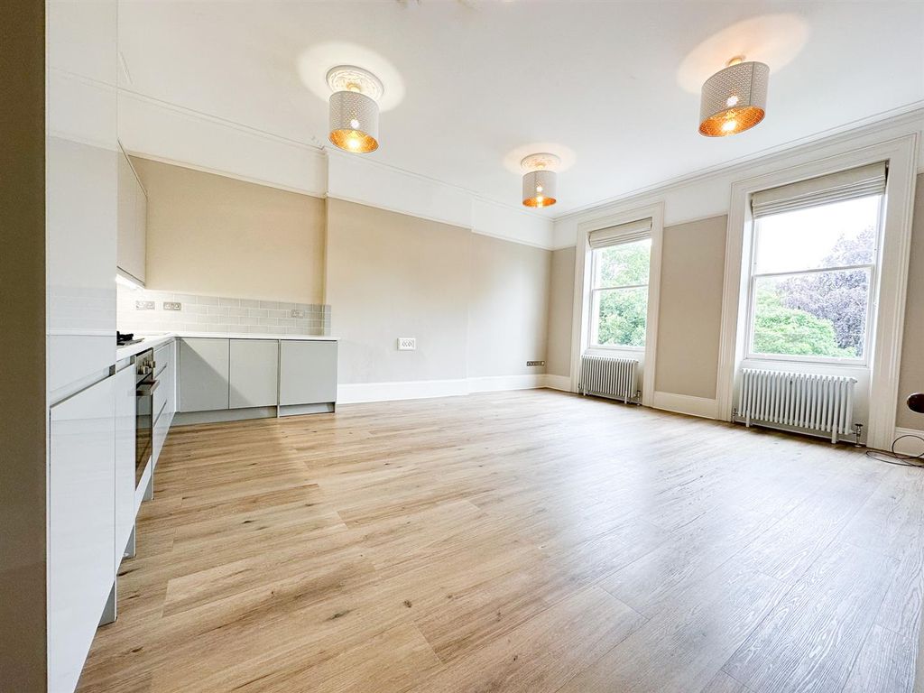 Property photo 2 of 7 Sitting Room