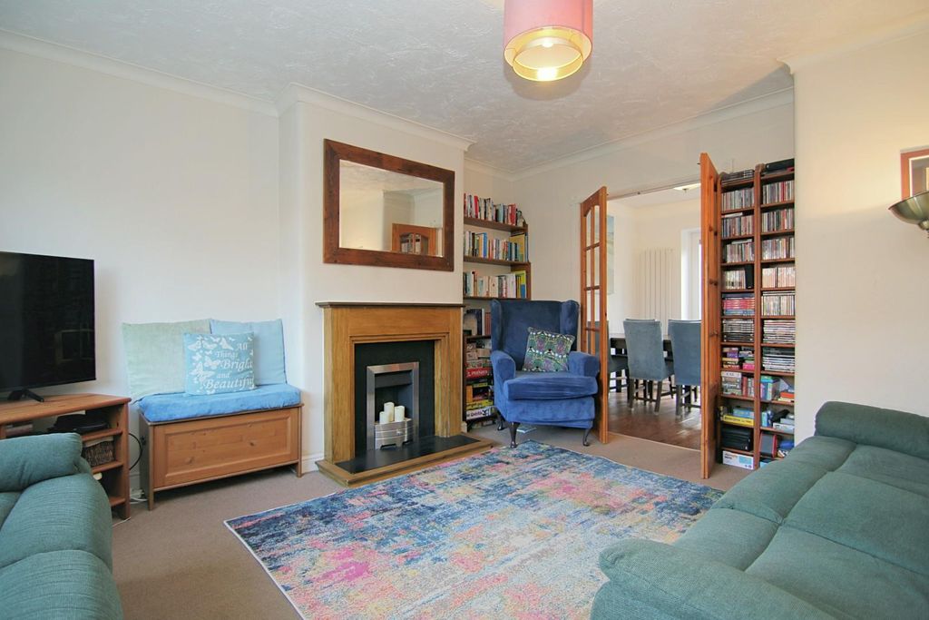 Property photo 2 of 26 Living Room