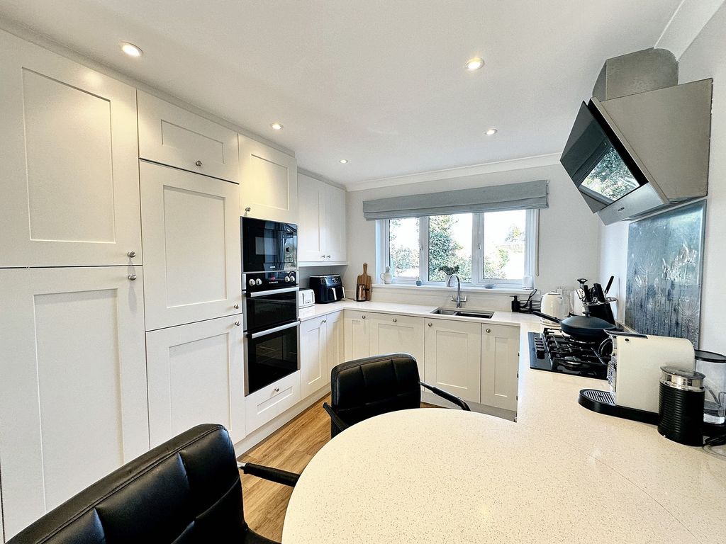 Property photo 3 of 26 Dining Kitchen