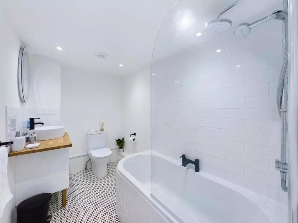 Property photo 2 of 9 103800.Jpg