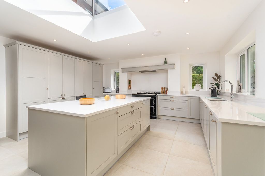 Property photo 2 of 35