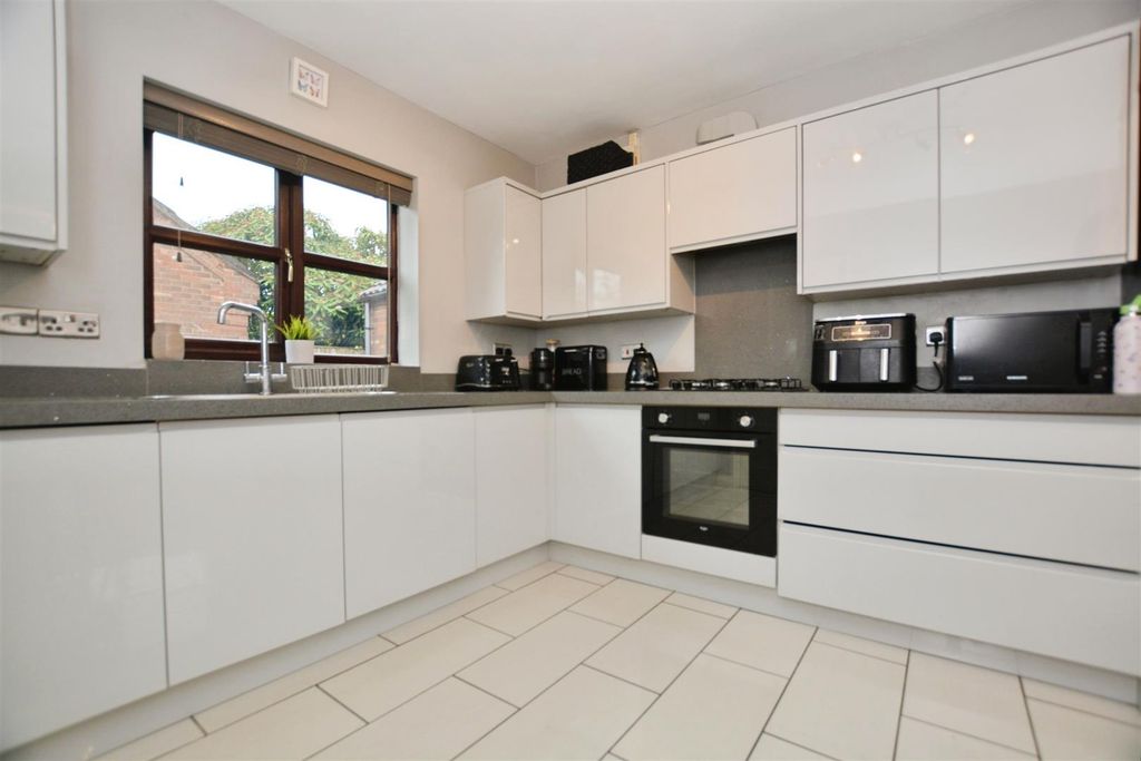 Property photo 3 of 24 Kitchen/Diner