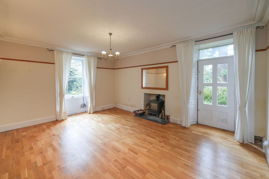 Property photo 3 of 33