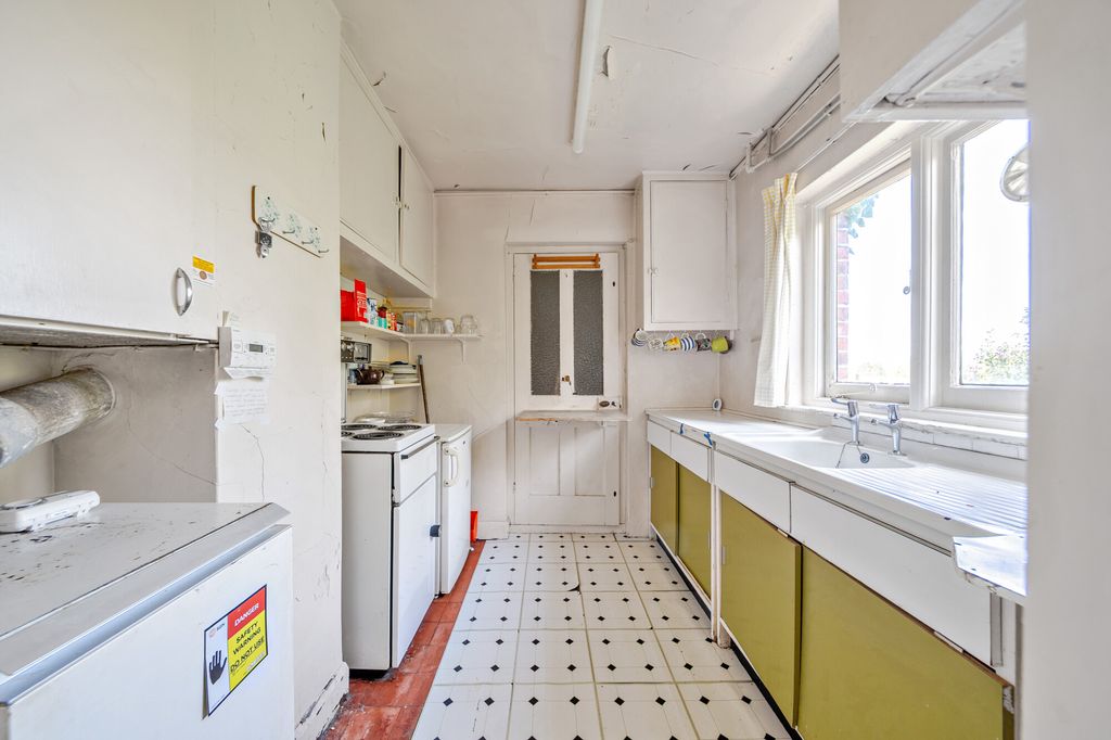 Property photo 3 of 13