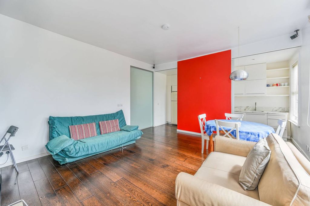 Property photo 3 of 12