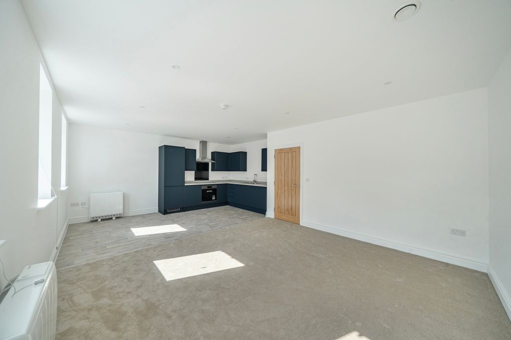Property photo 3 of 11 1448340-9-69E63333Ea160