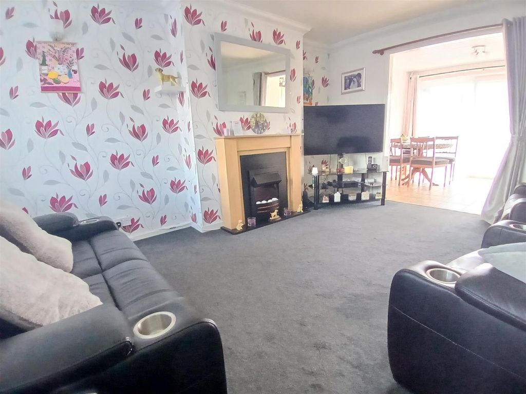 Property photo 2 of 31