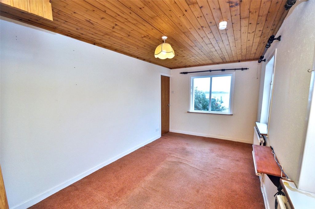 Property photo 3 of 26 Living Room (2)