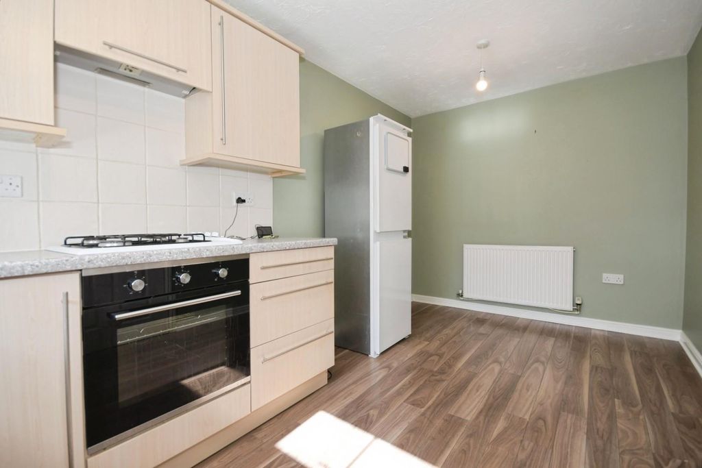 Property photo 3 of 15 Kitchen 02.Jpg