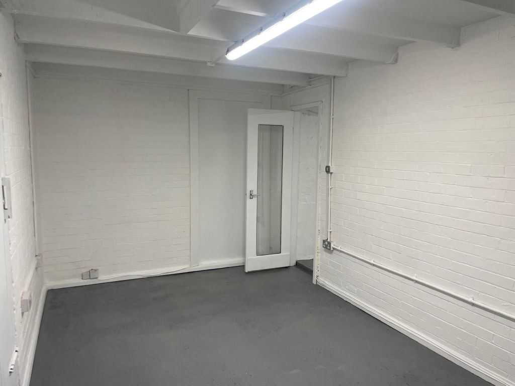 Property photo 3 of 6